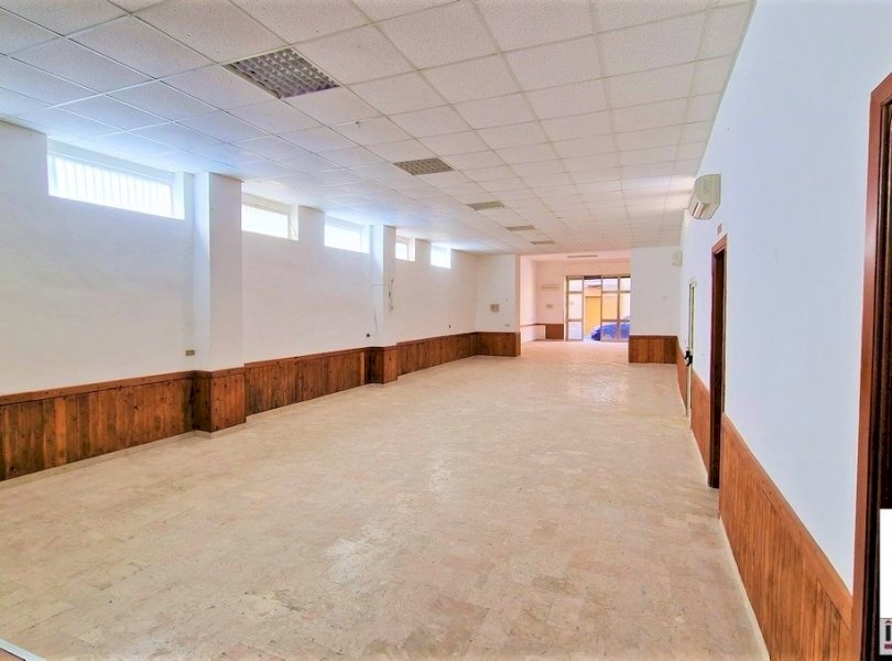 Magazzino Mondragone - foto 1