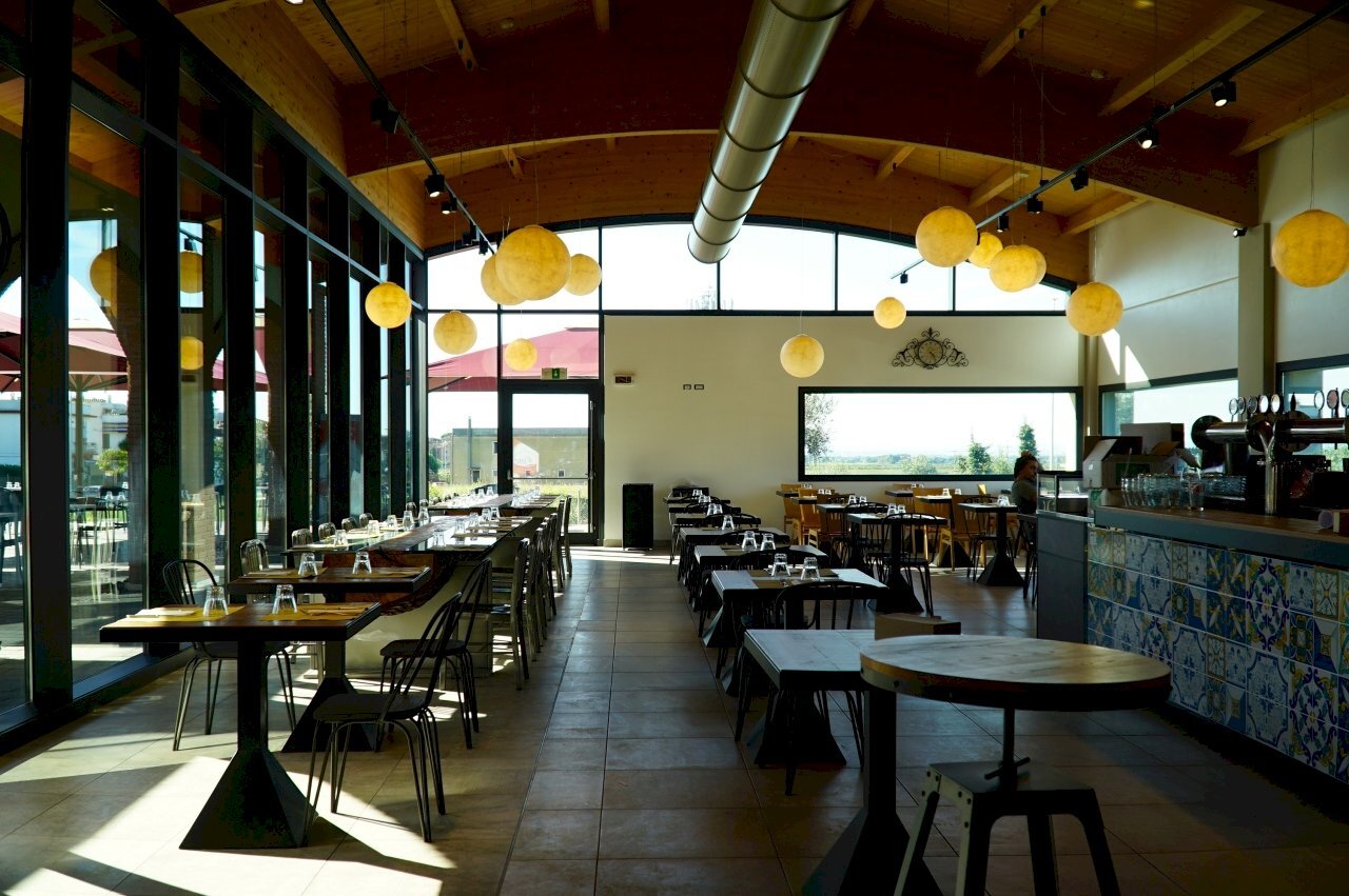 DSC01274.jpg - Locale Commerciale Viale Michelangelo Buonarroti, Viareggio - foto 2