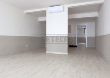 IMG_5513.JPG - Commercial Premises Contrada Apolloni, Vicenza - photo 2