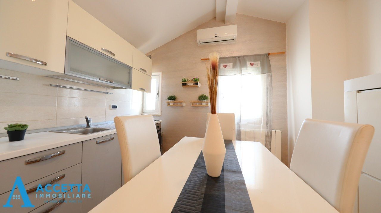 living - Attico Viale Trentino, Taranto - foto 3