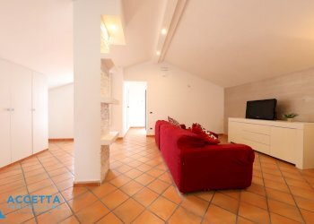 living - Attic Viale Trentino, Taranto - photo 4