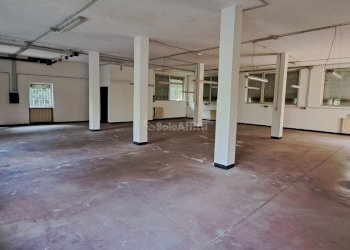 20230508_171645.jpg - Magazzino Solaro - foto 2