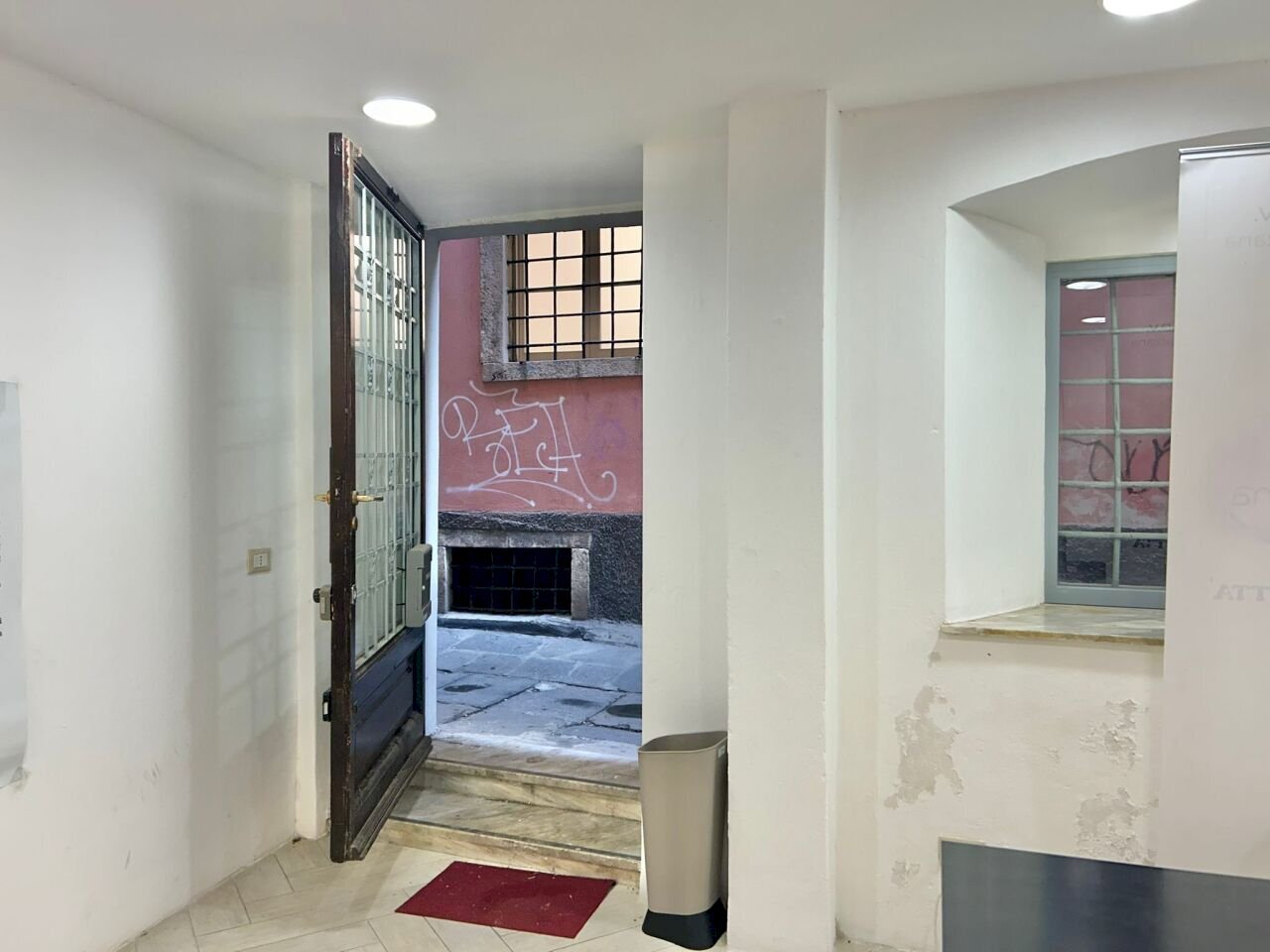 32abc32a-9d0d-4015-bd7d-bcab994aa557.jpg - Commercial Premises Sarzana - photo 2