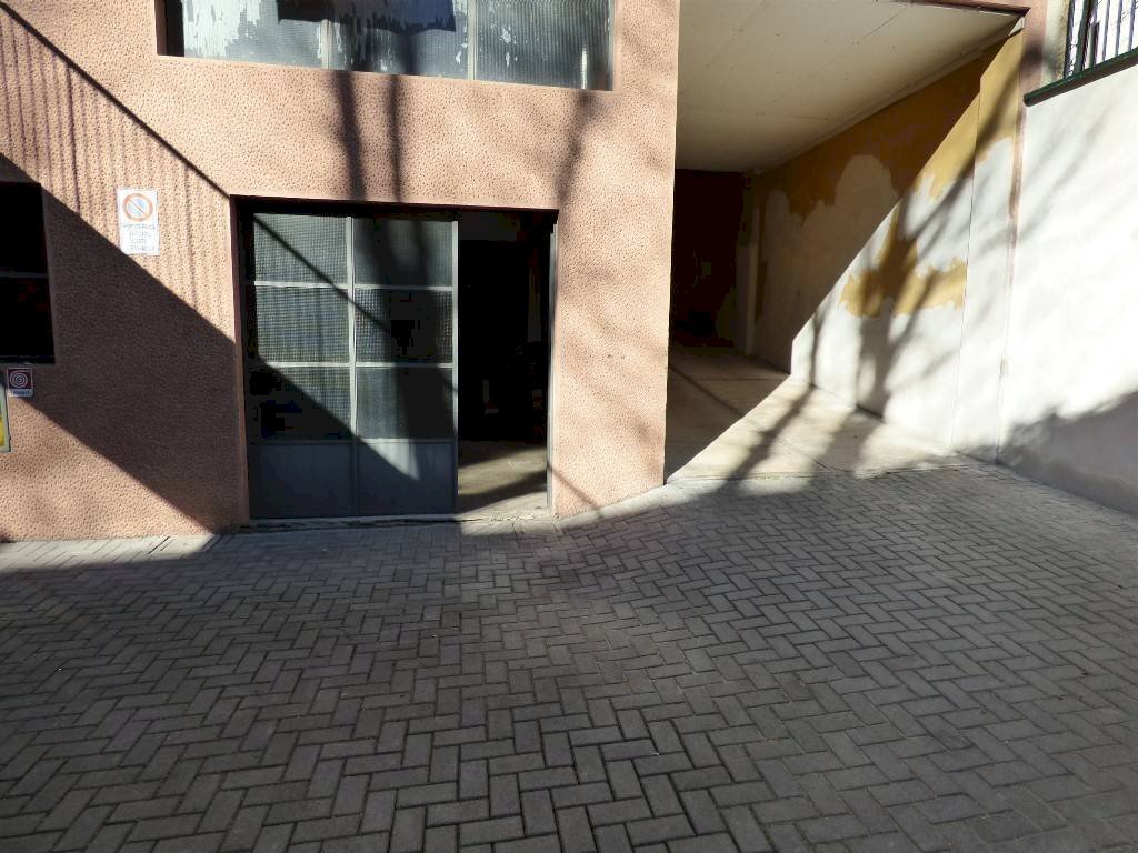 Ingresso - Warehouse via Ambrogio da Bollate, Bollate - photo 1