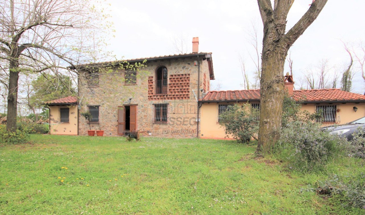 Colonica ristrutturata immersa nel verde (15).JPG - Casale Via Fonda 11, Capannori - foto 2