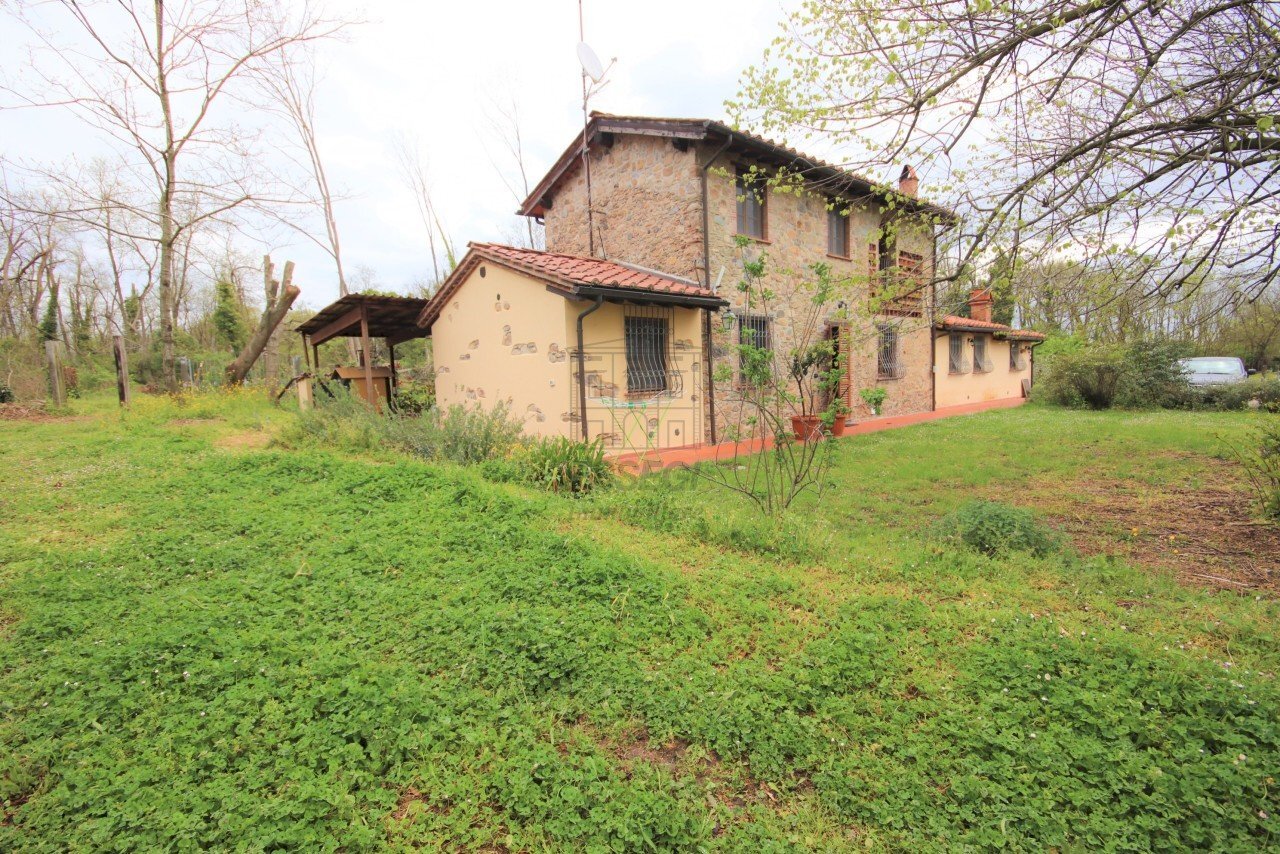 Colonica ristrutturata immersa nel verde (16).JPG - Casale Via Fonda 11, Capannori - foto 1