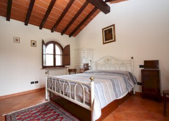 Colonica ristrutturata immersa nel verde (2).JPG - Casale Via Fonda 11, Capannori - foto 9