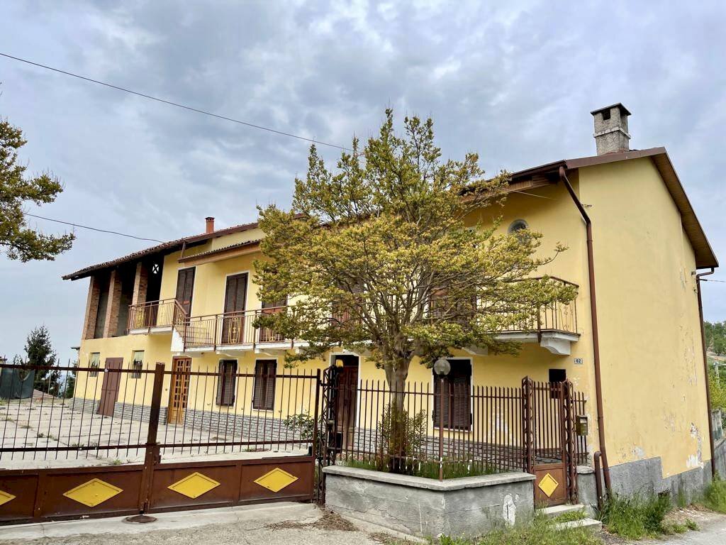 Facciata - Casa indipendente Località San Bartolomeo 62, Cherasco - foto 1