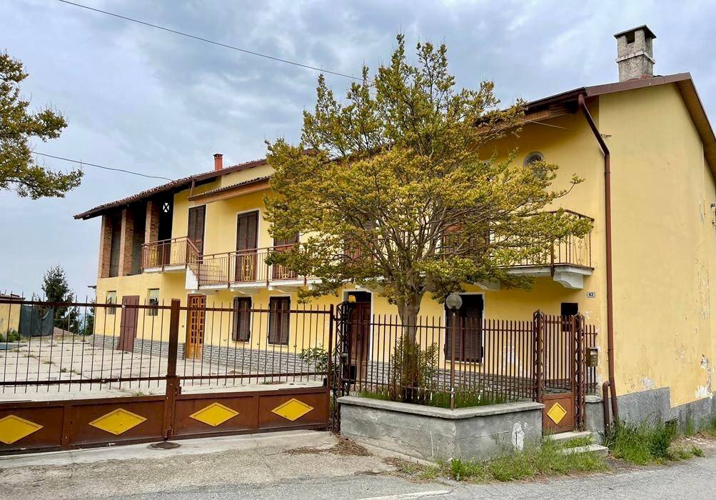 Facciata - Casa indipendente Località San Bartolomeo 62, Cherasco - foto 2