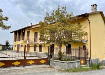 Facciata - Casa indipendente Località San Bartolomeo 62, Cherasco - foto 2