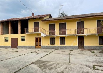 Facciata - Casa indipendente Località San Bartolomeo 62, Cherasco - foto 4