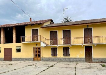 Facciata - Casa indipendente Località San Bartolomeo 62, Cherasco - foto 5