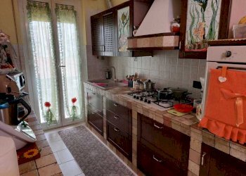 5cb03fa1-b2aa-4292-8d82-68b395755075.JPG - Appartamento Via dei Mille 129, Carrara - foto 1