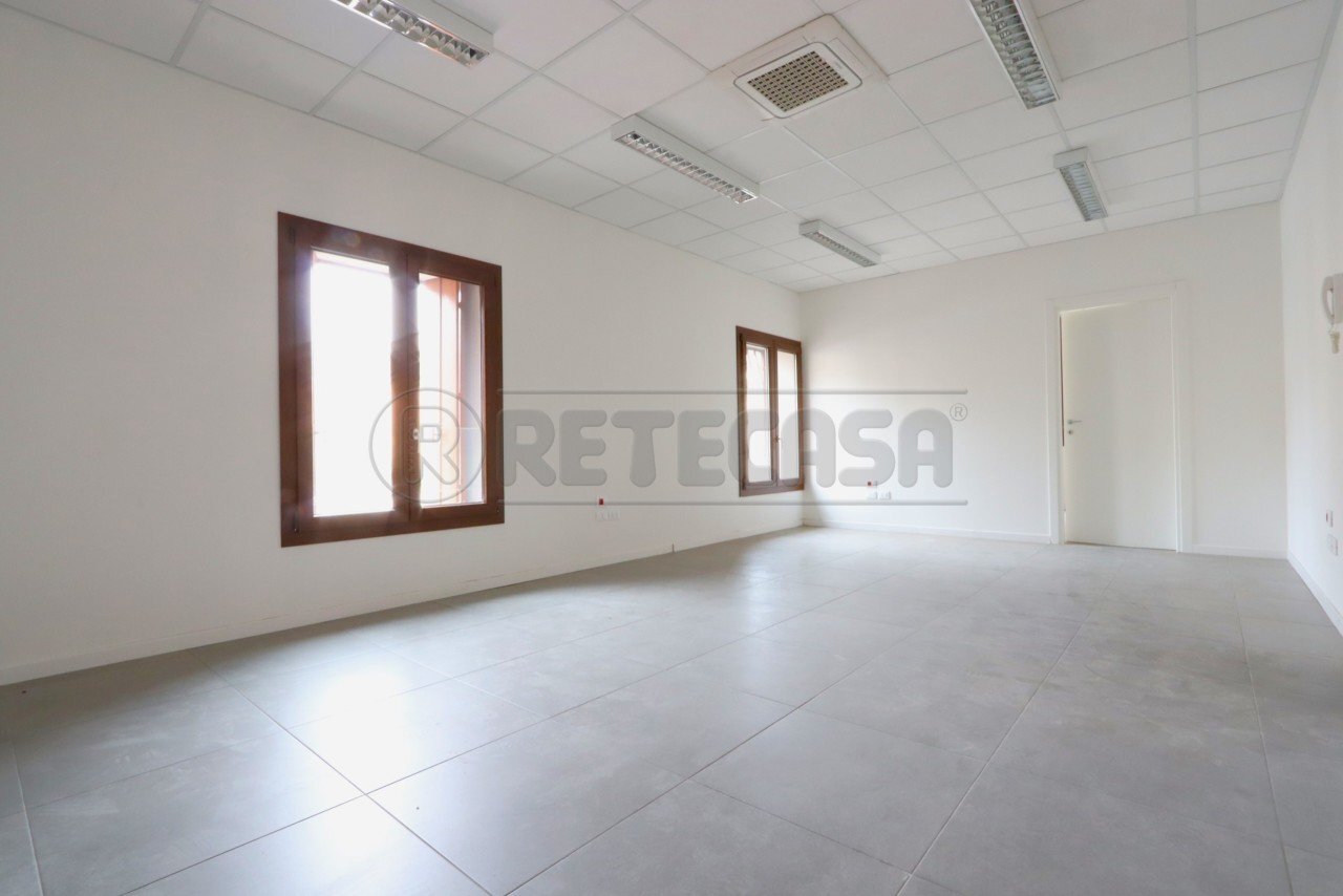 IMG_6024.JPG - Ufficio Contra Giuseppe Garibaldi  55, Vicenza - foto 2