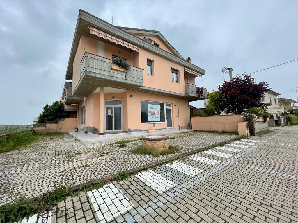 Negozio VIA DELLA CONA, Città Sant'Angelo - foto 1