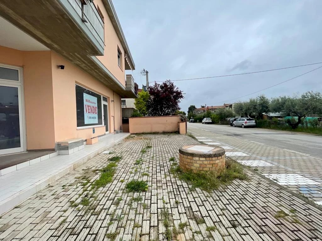 Negozio VIA DELLA CONA, Città Sant'Angelo - foto 2
