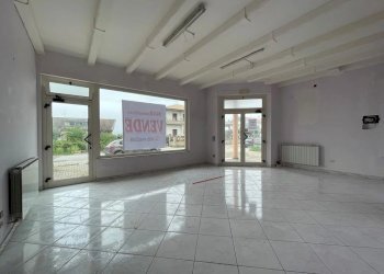 Negozio VIA DELLA CONA, Città Sant'Angelo - foto 7