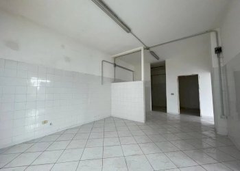 Negozio VIA DELLA CONA, Città Sant'Angelo - foto 14