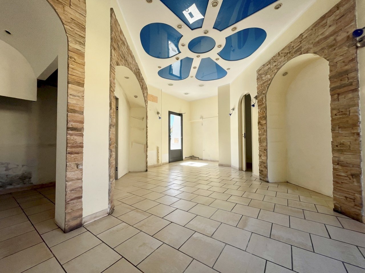 IMG_3330 2.jpg - Commercial Premises via acqualunga, Montignoso - photo 1