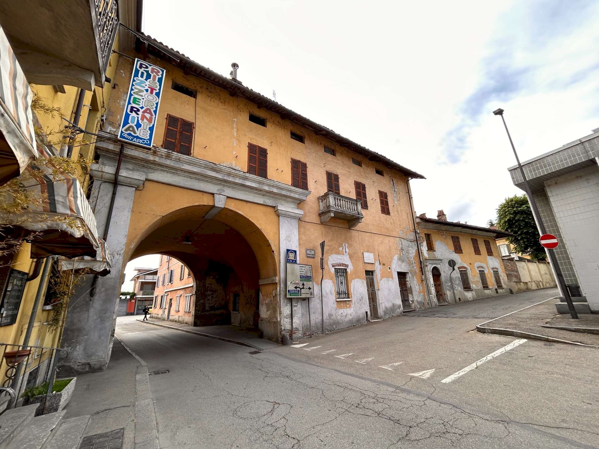 esterno - Palazzo Storico via FRICCHIERI, 36, Carignano - foto 1