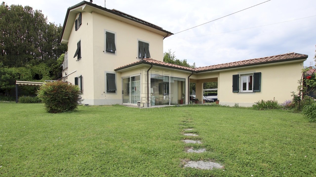 vendesi villetta indipendente con giardino privato - Villa Via dei Berti, Lucca - foto 1