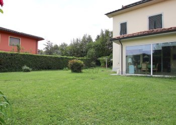 vendesi villetta indipendente con giardino privato - Villa Via dei Berti, Lucca - foto 2