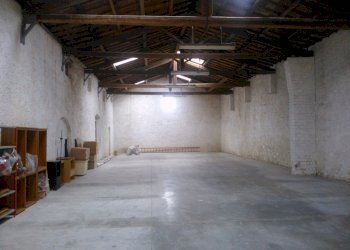 WP_000637 (2).jpg - Locale Commerciale Piazza San Michele, Lucca - foto 1