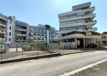 3b7f6c68-e721-4ab5-8ffc-35201d2e51d4.jpg - Box Via Montegrappa, Nettuno - foto 2