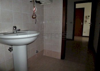 Bagno + disimpegno - Locale Commerciale Zermeghedo - foto 12