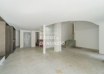 03.JPG - Locale Commerciale Piazza del Gesù 19, Frascati - foto 7