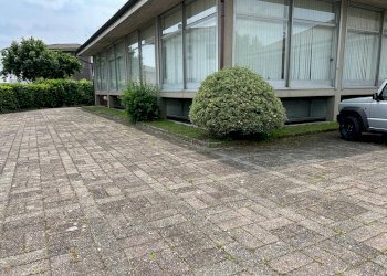 Negozio via Vincenzo Bellini, Albese con Cassano - foto 1