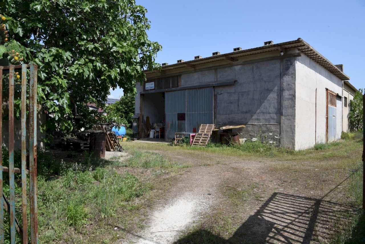 ingresso anteriore (2).jpg - Locale Commerciale Selargius - foto 3