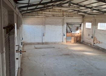 da officina grande verso prima officina - Locale Commerciale Selargius - foto 11