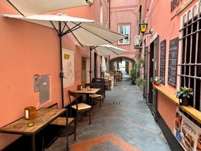 PUB LOANO  (18).jpg - Pub - Enoteca - Wine Bar Via Rosa Raimondi, Loano - foto 3