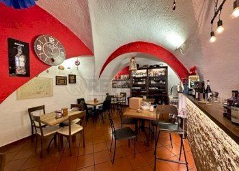 PUB LOANO  (6).jpg - Pub - Enoteca - Wine Bar Via Rosa Raimondi, Loano - foto 9