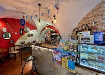 PUB LOANO  (7).jpg - Pub - Enoteca - Wine Bar Via Rosa Raimondi, Loano - foto 10