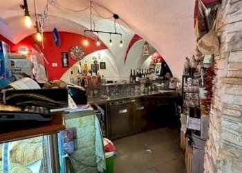 PUB LOANO  (9).jpg - Pub - Enoteca - Wine Bar Via Rosa Raimondi, Loano - foto 12