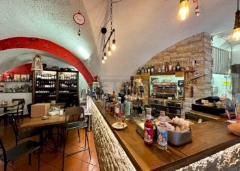 PUB LOANO  (12).jpg - Pub - Enoteca - Wine Bar Via Rosa Raimondi, Loano - foto 15