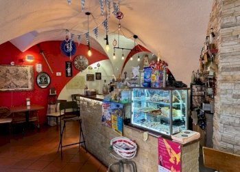 PUB LOANO  (27).jpg - Pub - Enoteca - Wine Bar Via Rosa Raimondi, Loano - foto 27