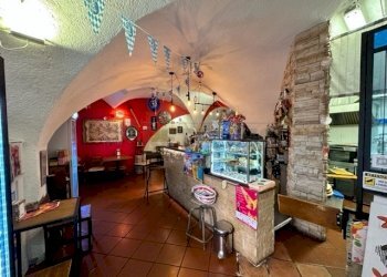 PUB LOANO  (28).jpg - Pub - Enoteca - Wine Bar Via Rosa Raimondi, Loano - foto 28