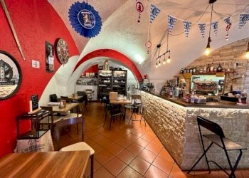 PUB LOANO  (1).jpg - Pub - Enoteca - Wine Bar Via Rosa Raimondi, Loano - foto 29