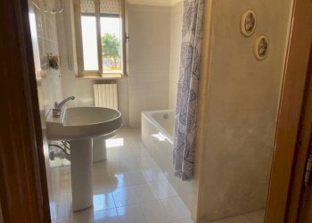 Four-room apartment Via Edoardo Scarpetta, San Nicandro Garganico - photo 12