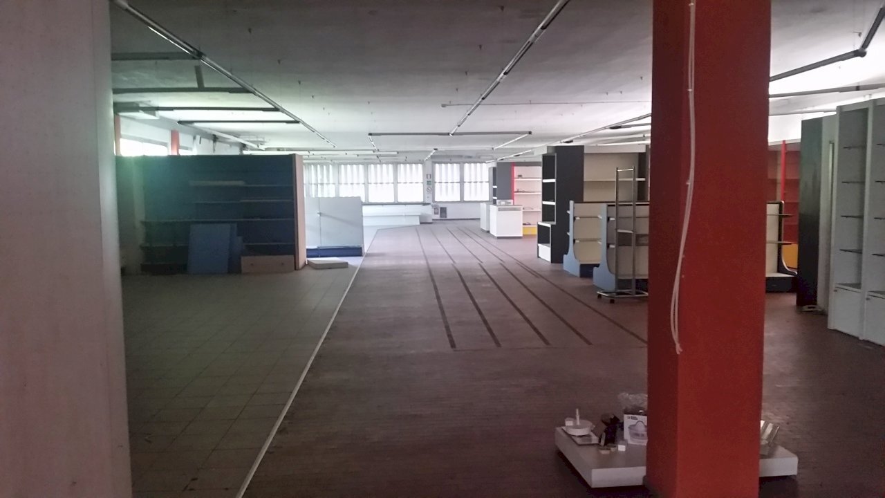 20170616_122545.jpg - Locale Commerciale Traversa I Pisana, Lucca - foto 1