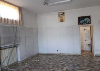 PHOTO-2023-03-02-18-36-05.jpg - Locale Commerciale Pietrasanta - foto 1