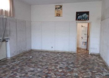 PHOTO-2023-03-02-18-36-17.jpg - Locale Commerciale Pietrasanta - foto 4