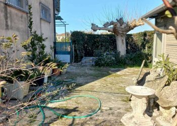 PHOTO-2023-03-02-18-36-25 2.jpg - Locale Commerciale Pietrasanta - foto 9