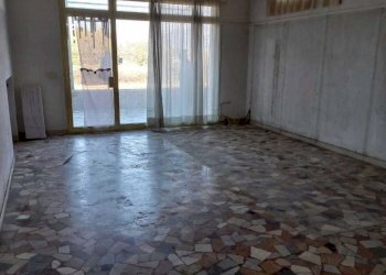 PHOTO-2023-03-02-18-36-34.jpg - Locale Commerciale Pietrasanta - foto 11