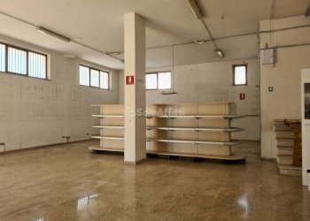 Angolo secondo vano - Commercial Premises Corso Umberto I, Montesilvano - photo 12