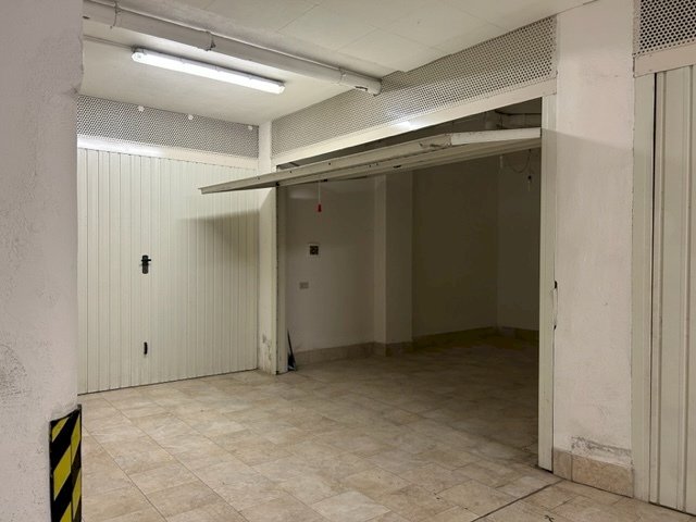 2.jpg - Box Via del Lavoro 29, Tivoli - photo 2