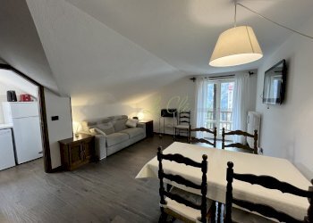 VENDITA COURMAYEUR: zona pranzo e salotto - Three-room apartment Via Les Golettes  31, Courmayeur - photo 2